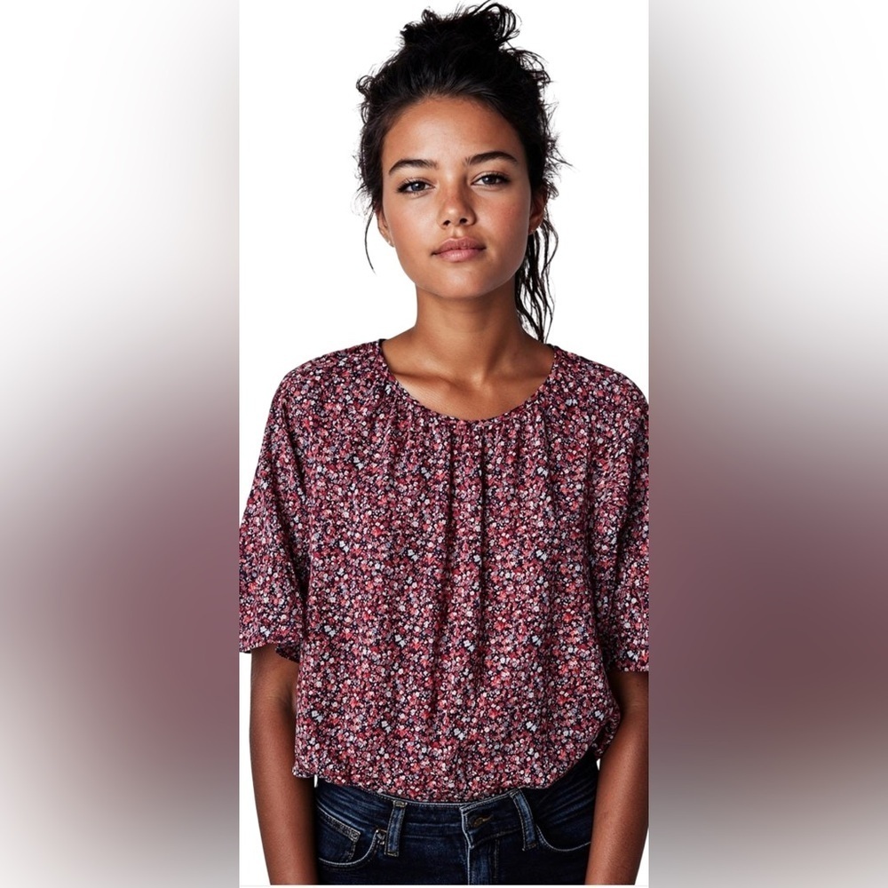 Pristine -Small Michael Kors Floral Blouse 
Elegant Flowing flattering fit